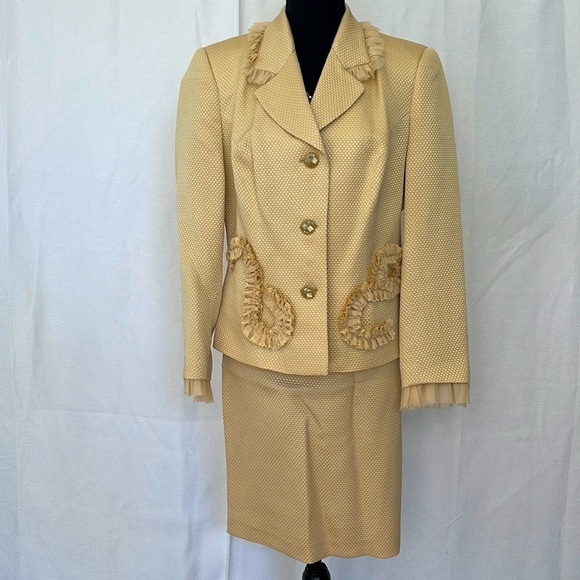 Designer Barbara Bates sand skirt suit vintage designer luxury Easter size 10 - Picture 2 of 7